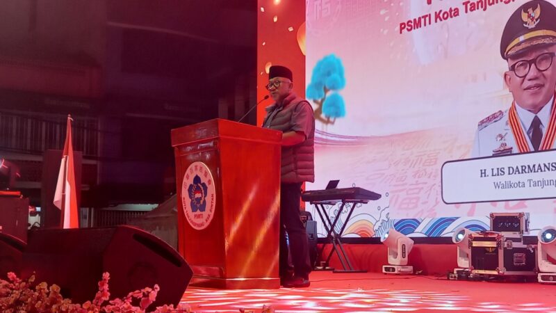 Walikota Tanjungpinang saat berikan sambutan pada Festival Moon Cake di Jalan Merdeka, Sabtu (4/10/2025) malam, foto: Indrapriyadi 