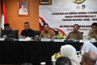 Gubernur Kepri mendampingi Ketua Komisi V DPR RI di Graha Pena Batam, Rabu (29/10/2025) foto: istimewa