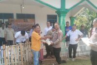 Polres Tanggamus saat berikan bantuan Bapokting kepada masyarakat, Kamis (2/10/2025) foto: Sapruddin 