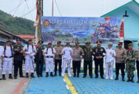 Kekompakan TNI Polri di ujung negeri pada peringatan HUT ke-80 TNI, Minggu (5/10/2025) foto: Wan Yudi 
