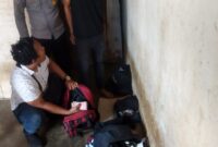 Unit Reskrim Polsek Gunung Kijang saat mengamankan uang puluhan juta hasil curian, Senin (13/10/2025) foto: istimewa 