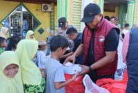 Bakti sosial Ditresnarkoba Polda Kepri bersama Media di Ponpes Nahdatul Wathan, Kamis (30/10/2025) foto: istimewa