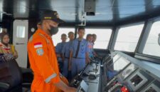 SAR Natuna perkenalkan sistem kerja Kapal SAR kepada pelajar, Senin (10/11/2025) foto: SAR Natuna/Wan Yudi 