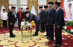 Wagub Nyanyang Lantik Komisioner KPID Kepri