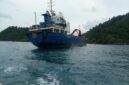 Sebuah kapal misterius berada di perairan Pekajang, Kamis (25/12/2025) foto: Istimewa 