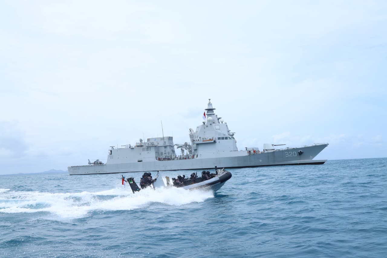 TNI AL Gelar Latihan Tempur di Babel, Amankan Tangkapan Mineral Ilegal Senilai Rp173,6 Miliar 2 LATIHAN TNI AL III 1