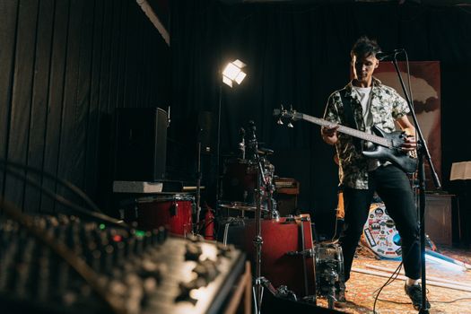 Mengapa Penonton Musik Kini Lebih Memilih Kehangatan Konser Intim Dibandingkan Festival Raksasa