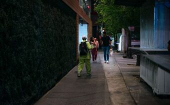 Seni Merawat Kesehatan Jantung Melalui Olahraga Jalan Kaki Ringan Setelah Makan Malam