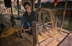 Mengolah Kain Tenun Tradisional Menjadi Busana Harian yang Nyaman dan Tetap Modis di Perkotaan