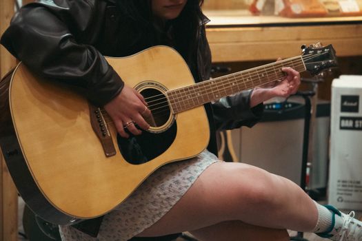 Fenomena Mikro Konser Musik Akustik Menjadi Oase Baru Pelepas Penat Masyarakat Urban Jakarta