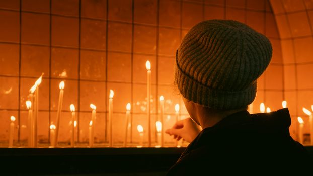 Menemukan Ruang Sunyi: Tren Meditasi Berbasis Religi di Tengah Riuh Perkotaan