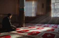 Menemukan Kedamaian Spiritual di Tengah Jam Kerja dan Riuk Hiruk-Pikuk Perkotaan
