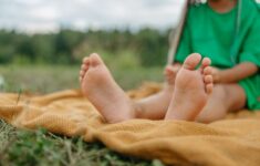 Menemukan Kembali Ritme Tubuh Lewat Seni Berlari Tanpa Menggunakan Alas Kaki