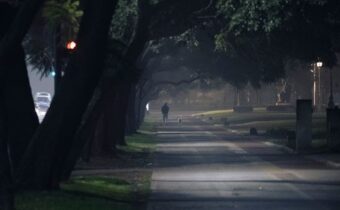 Menyiasati Lonjakan Gula Darah dan Insomnia Melalui Kebiasaan Jalan Kaki Setelah Makan Malam