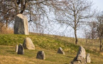 Menyingkap Misteri Patung Megalit Lembah Bada di Jantung Sulawesi Tengah