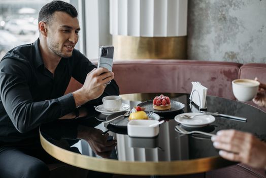 Menjinakkan Kelelahan Digital Melalui Generasi Baru Ponsel Pintar Berbasis AI