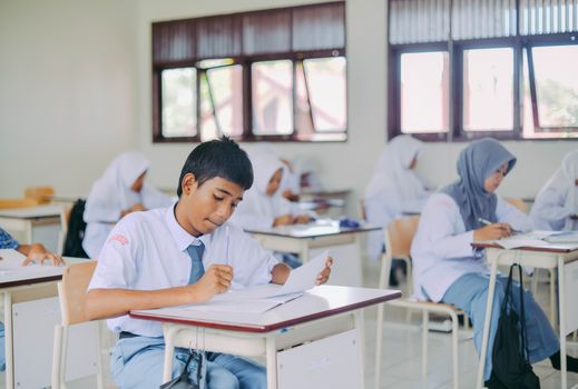 Ketika Kecerdasan Buatan Mengubah Belajar Menjadi Petualangan Menyenangkan di Ruang Keluarga