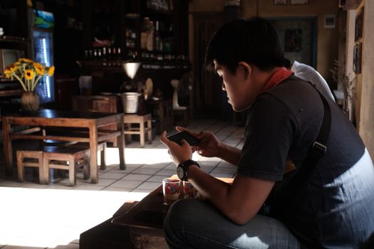 Wajah Baru Hiburan Media Sosial Antara Drama Mikro Interaktif dan Kerinduan Keheningan Digital