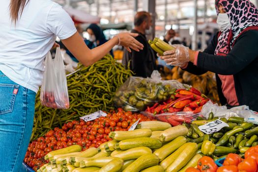 Menjelajahi Strategi Belanja Cerdas Dapur Rumah Tangga Saat Harga Pangan Lokal Melonjak Unik