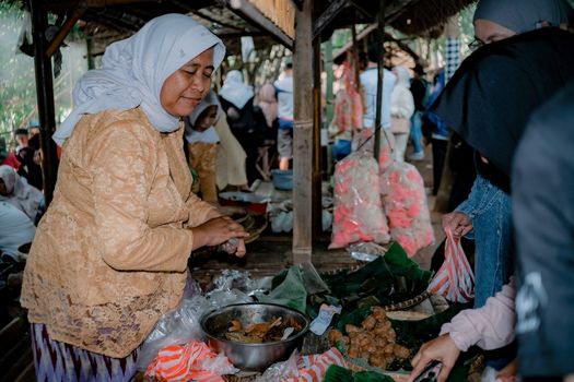 Berburu Cita Rasa Murah di Tengah Gelombang Fenomena Makanan Viral Nusantara