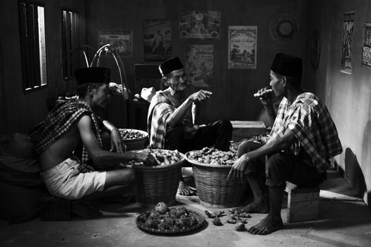 Jejak Benda Hilang dan Seni Menemukan Kembali Kesadaran Diri yang Tercecer