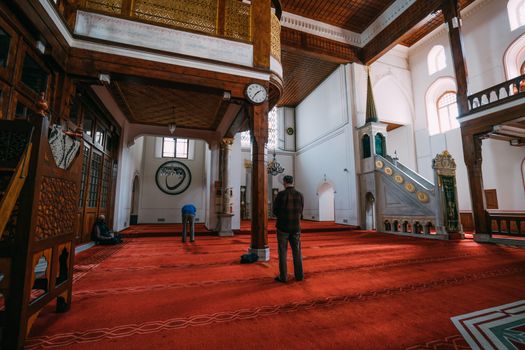 Menemukan Rumah Spiritual: Perjalanan Sunyi Para Mualaf Memeluk Kedamaian dan Identitas Baru