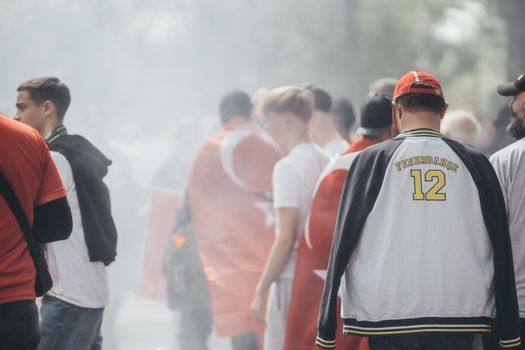 Melintasi Batas Lapangan: Mengapa Sepak Bola Menjadi Ritual Utama Akhir Pekan Urban