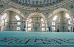 Menemukan Pelabuhan Jiwa: Perjalanan Batin para Mualaf Menuju Kedamaian Spiritual