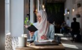 Menemukan Kedamaian Otentik Melalui Tradisi Belajar Agama yang Mendalam di Tengah Riuh Digital