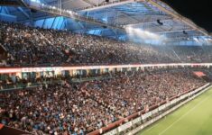 Menyeimbangkan Kegilaan Liga Eropa dan Sepak Bola Lokal dalam Gaya Hidup Urban